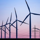 L'utilisation efficace de l'énergie produite par des éoliennes, ici dans la région allemande de Saxe-Anhalt, nécessite de nouvelles lignes électriques (archives). Keystone/DPA/JAN WOITAS